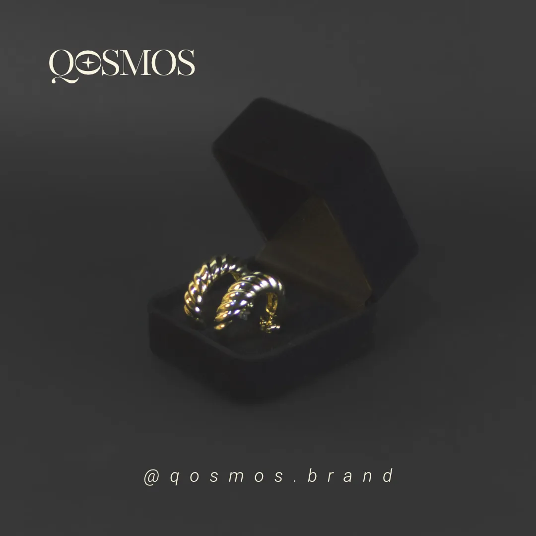 Post de Qosmos aretes con forma de trenza